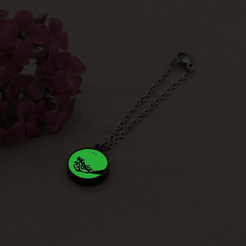 آویز ساعت زنانه ناکسیگو مدل شب تاب طرح موتورسواری کد AW8944 آویز ساعت زنانه ناکسیگو مدل شب تاب طرح موتورسواری کد AW8944