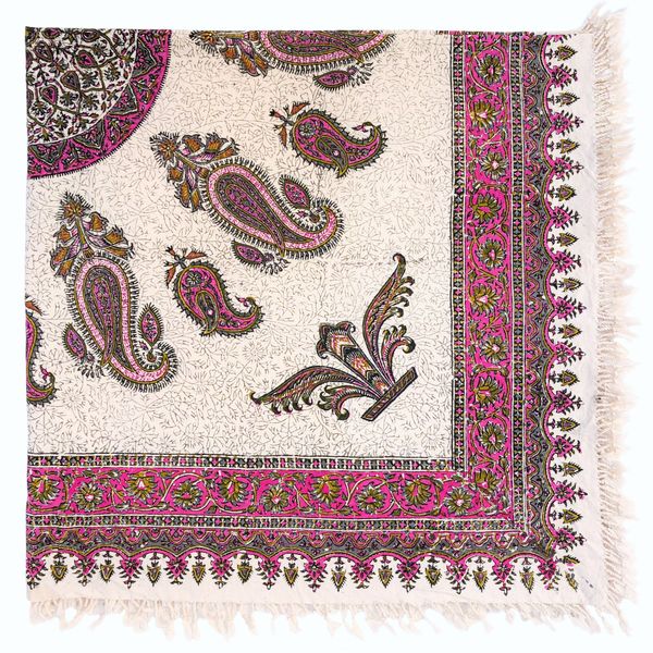 رومیزی قلمكار ممتاز اصفهان اثر عطريان طرح ترنج مدلG54سايز 120*120 سانتيمتر