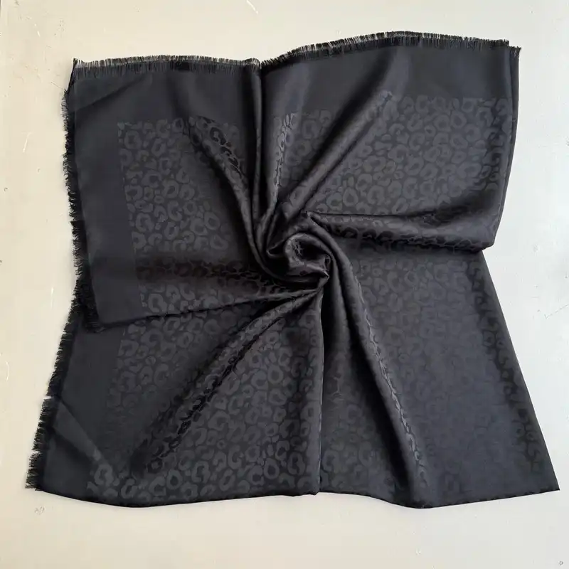 روسری زنانه مدل نخی ژاکارد پلنگی سنگی قواره بزرگ 140 چهار فصل