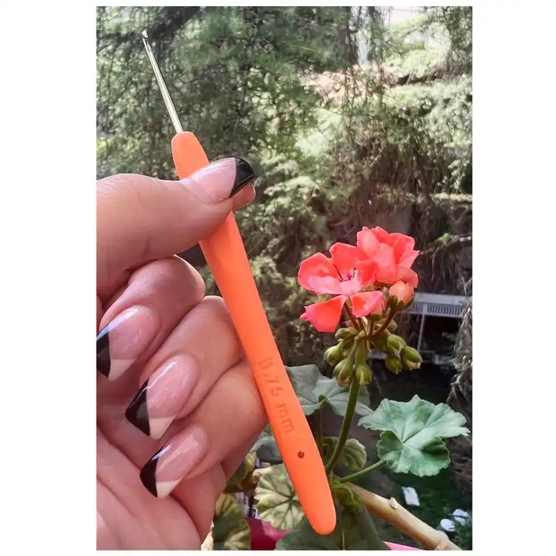 قلاب بافتنی مدل ZHL-1.75 به همراه سنجاق نشانه گذار بافتنی و سوزن دوخت کاموا مجموعه 6 عددی