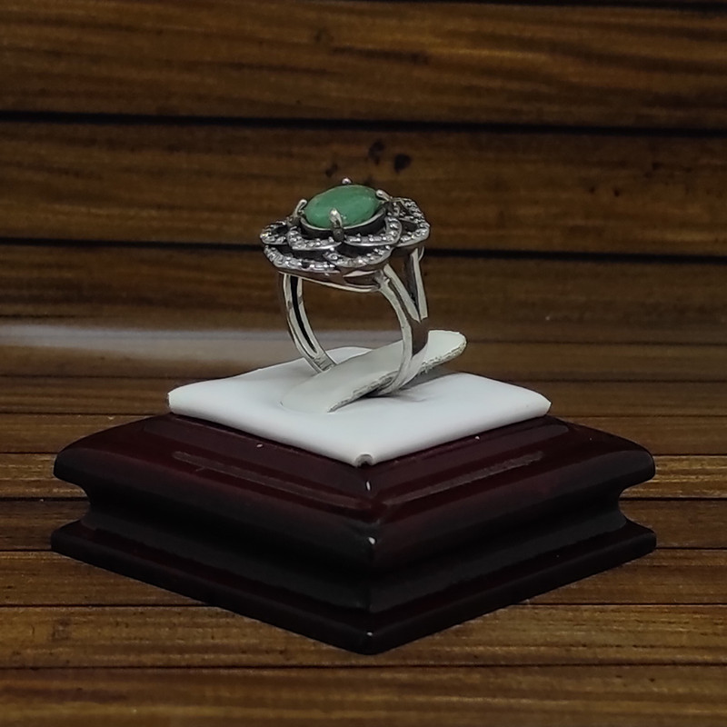 انگشتر نقره زنانه سلین کالا مدل زمرد طبیعی کد Mps-9 انگشتر نقره زنانه سلین کالا مدل زمرد طبیعی کد Mps-9