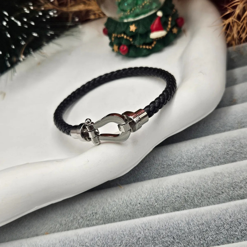 دستبند مردانه مدل OMGA