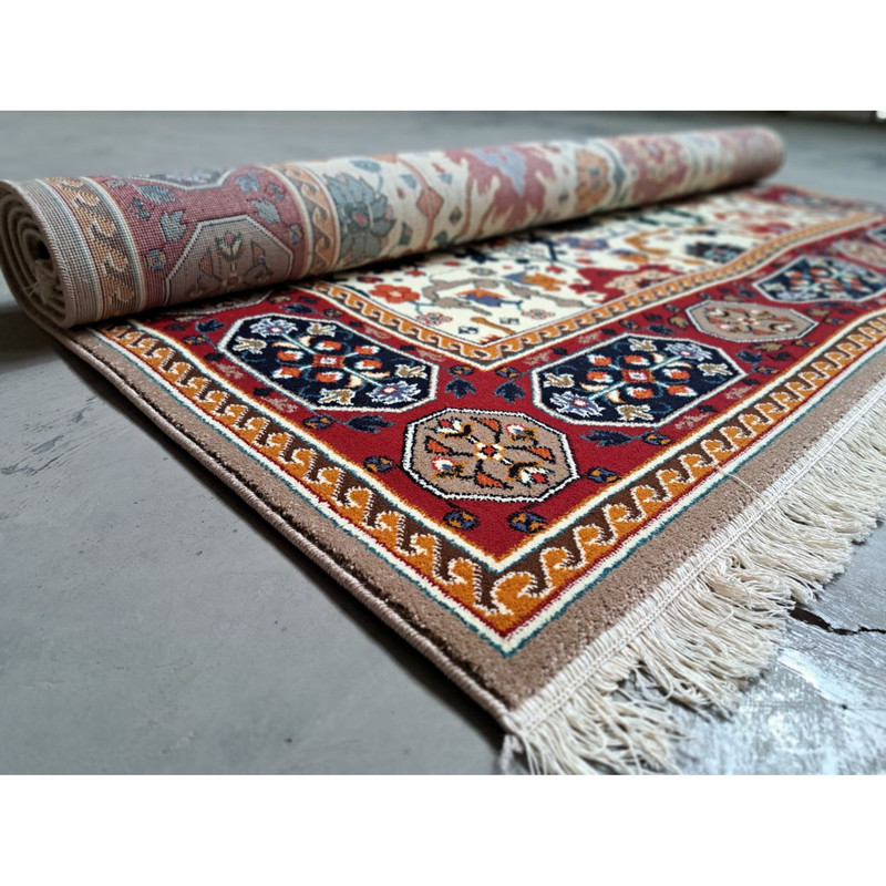 فرش ماشینی 320 شانه ستاره کویر یزد زمینه کرم وحاشیه بژ مدل شاهسون کدB-107 فرش ماشینی 320 شانه ستاره کویر یزد زمینه کرم وحاشیه بژ مدل شاهسون کدB-107