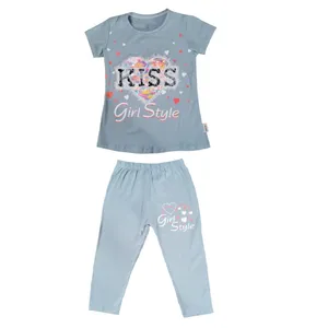 ست تی شرت آستین کوتاه و شلوار دخترانه مدل kiss کد 44