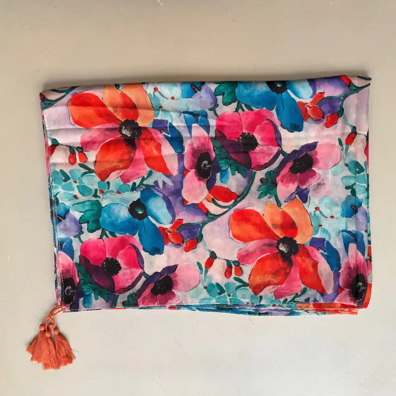 شال زنانه مدل نخی گل گلی درشت منگوله دار چهارفصل کد 3