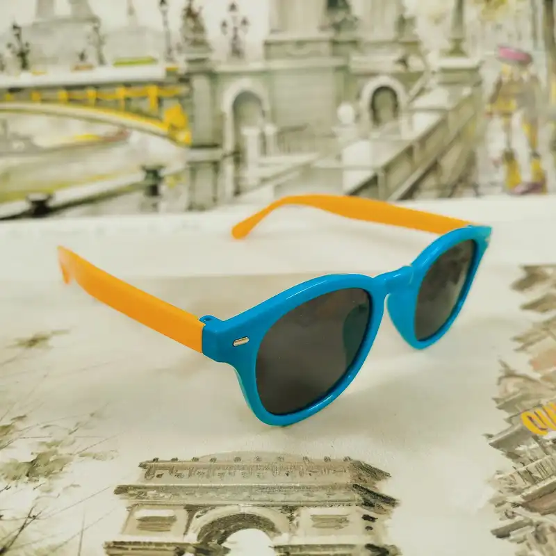 عینک آفتابی بچگانه مدل CH11 کد GR