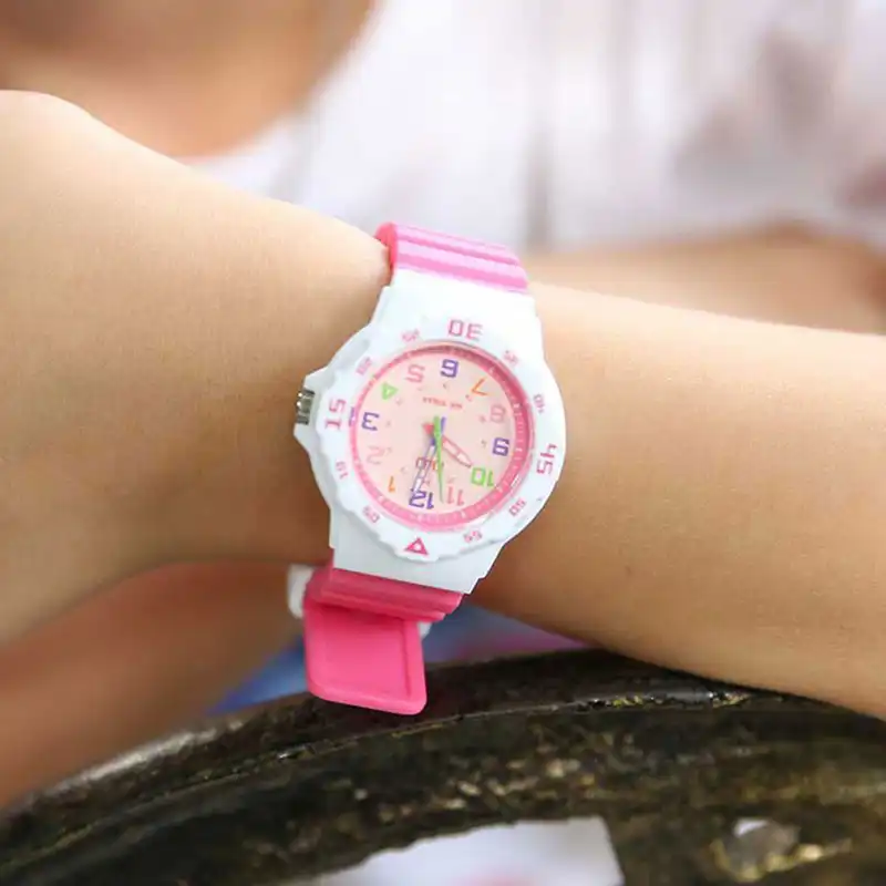 ساعت مچی عقربه ای دخترانه کیو اند کیو مدل vr19012y