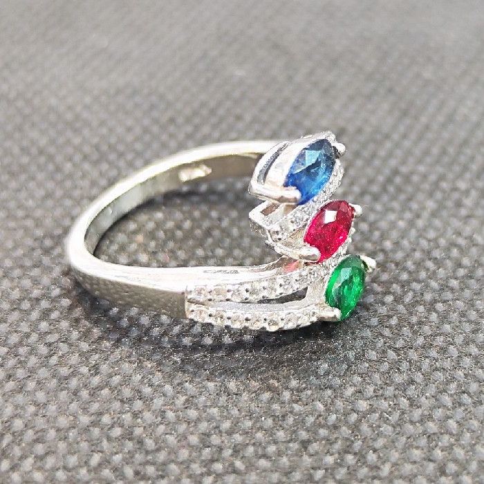 انگشتر نقره زنانه مدل سه جواهر نگین کد 521 انگشتر نقره زنانه مدل سه جواهر نگین کد 521