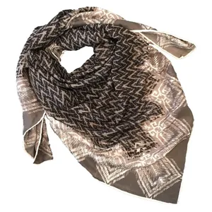 روسری زنانه مدل نخی پاییزی دورحاشیه کد 12