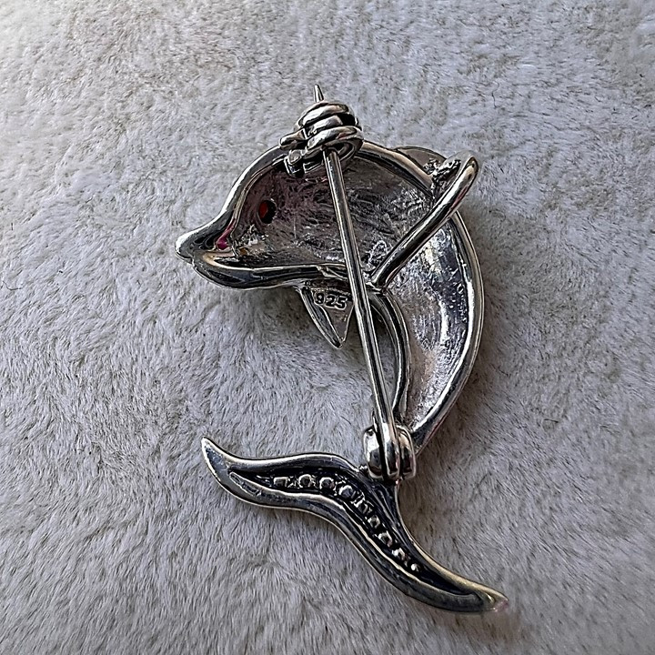 گل سینه نقره زنانه کد glsr-2446 گل سینه نقره زنانه کد glsr-2446