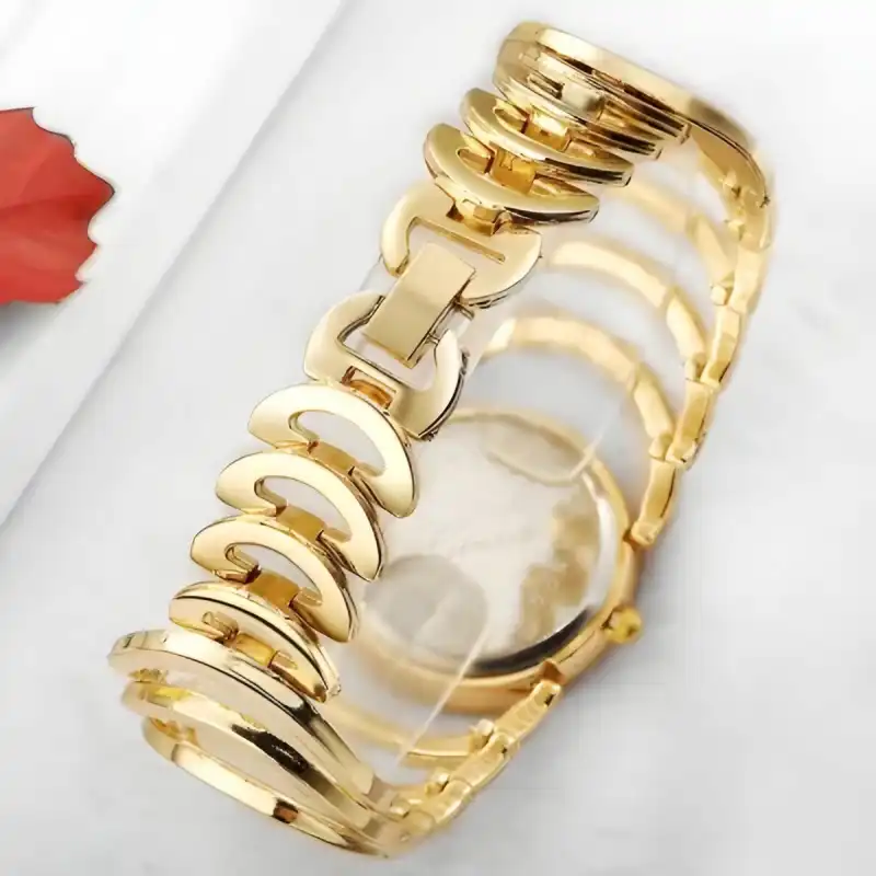 ساعت مچی عقربه ای زنانه مدل قاب نگین دار بند حلقه ای کد 1