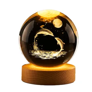 چراغ خواب مدل گوی کریستال 3D طرح دلفین و ماه عاشقانه کد 06