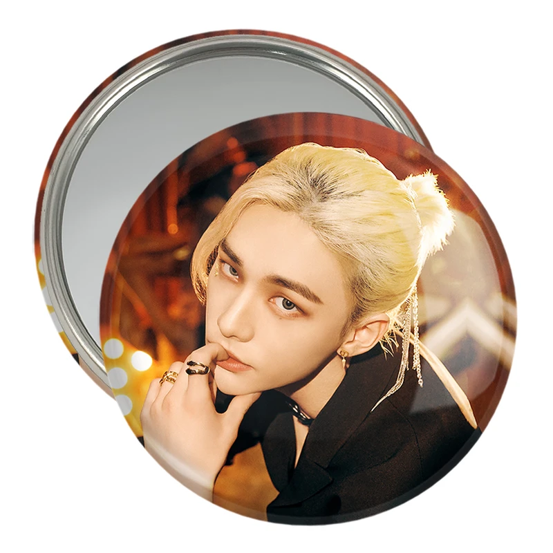 آینه جیبی خندالو مدل هیونجین گروه استری کیدز Stary Kids  کد 16868