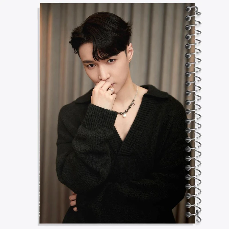 دفتر شطرنجی 50 برگ خندالو طرح لی گروه اکسو EXO کد 13442