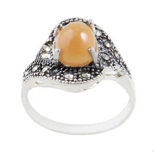 انگشتر نقره زنانه بازرگانی میلادی مدل سنگ عقیق یمنی رکاب جواهری کد AW_527