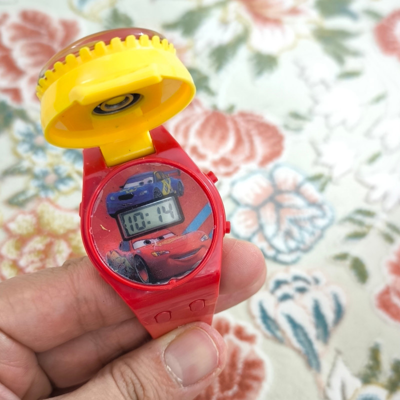 ساعت مچی دیجیتال مدل بند سیلیکونی قاب چرخان طرح مک کویین ساعت مچی دیجیتال مدل بند سیلیکونی قاب چرخان طرح مک کویین