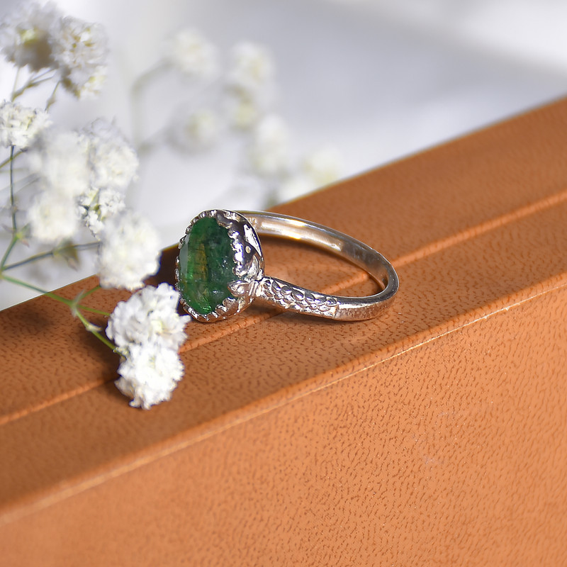 انگشتر نقره زنانه نقره جات لطفی مدل زمرد کد ANZS05E04