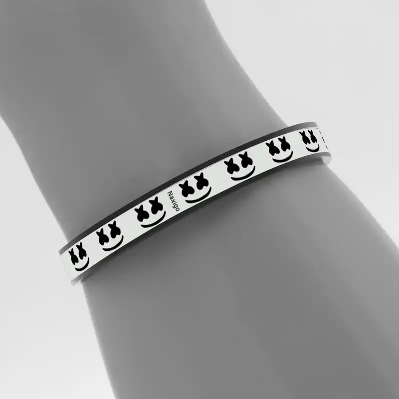 دستبند ناکسیگو طرح دی جی مارشملو مدل BR5538
