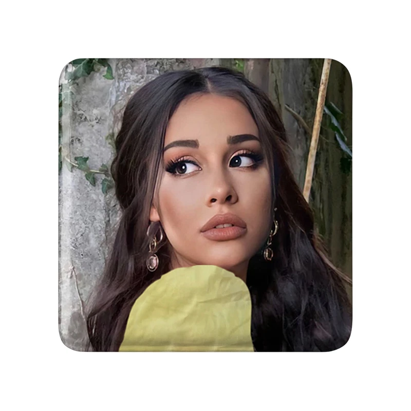 مگنت خندالو طرح آریانا گرانده Ariana Grande  مدل مربعی کد 19077