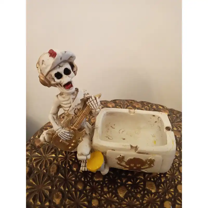 زیرسیگاری طرح اسکلت کد HE-69