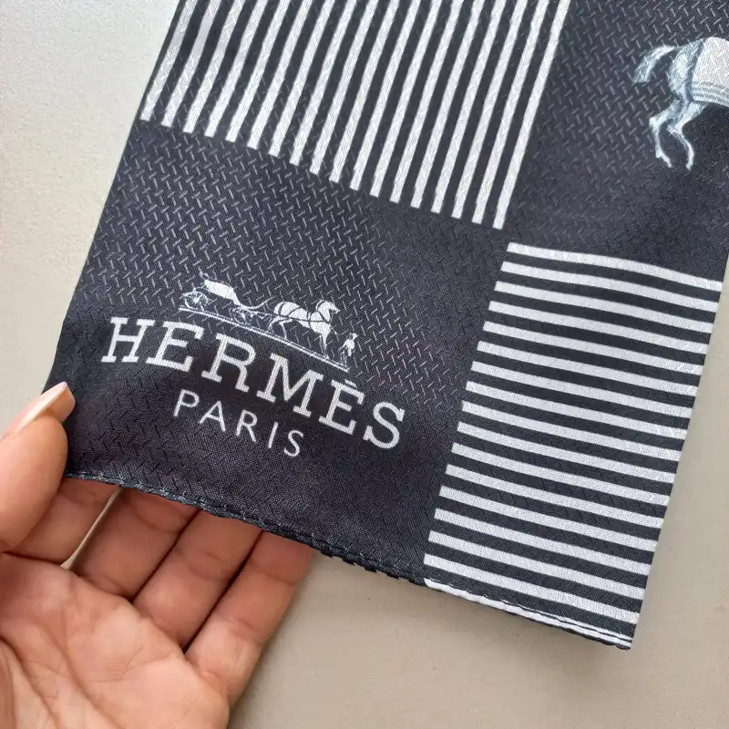 روسری زنانه  مدل مینی نخی چهارخانه