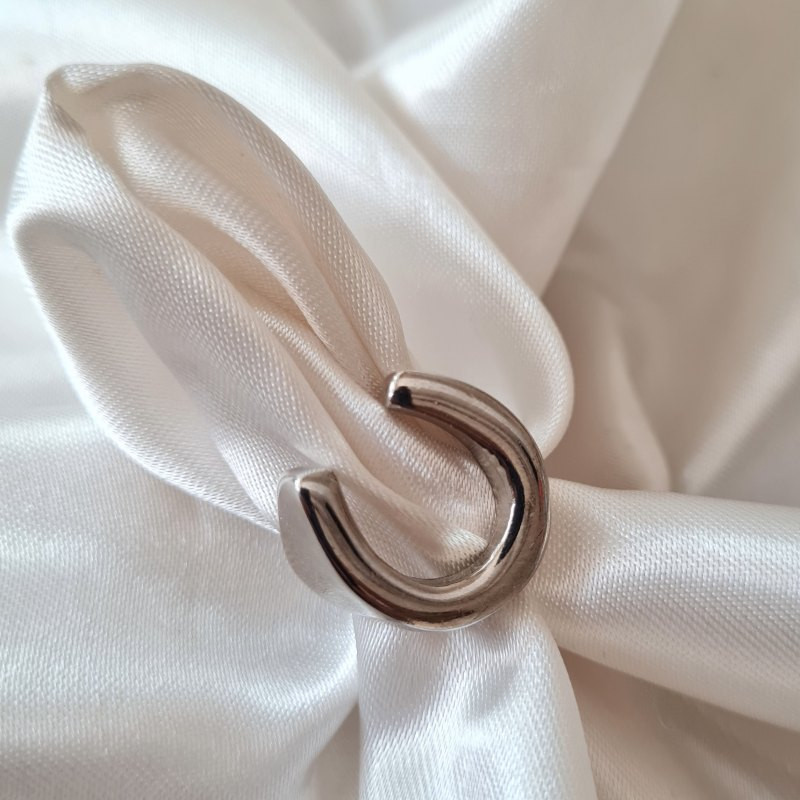 انگشتر گالری عزیزی طرح نعل مدل 15830