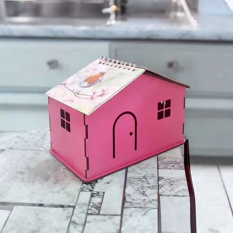 تقویم رومیزی سال 1403 رایان مدل کلبه چوبی