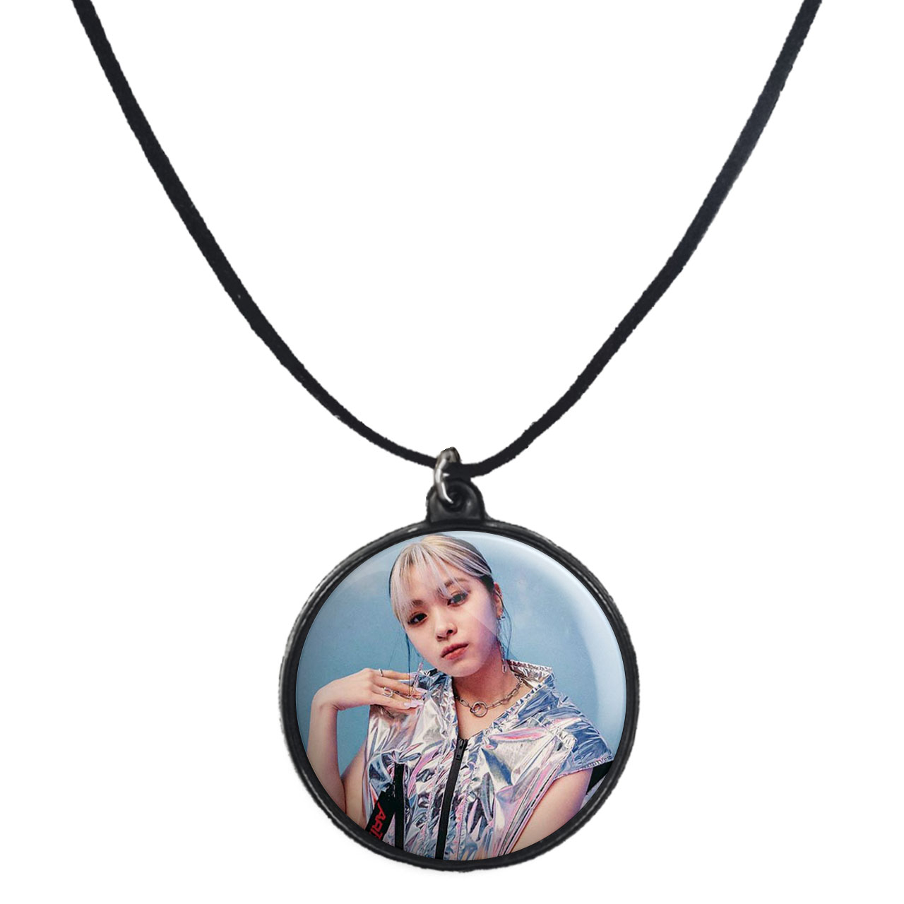 گردنبند پرمانه طرح گروه موسیقی ایتزی کد pmb.13041 مدل دو طرفه