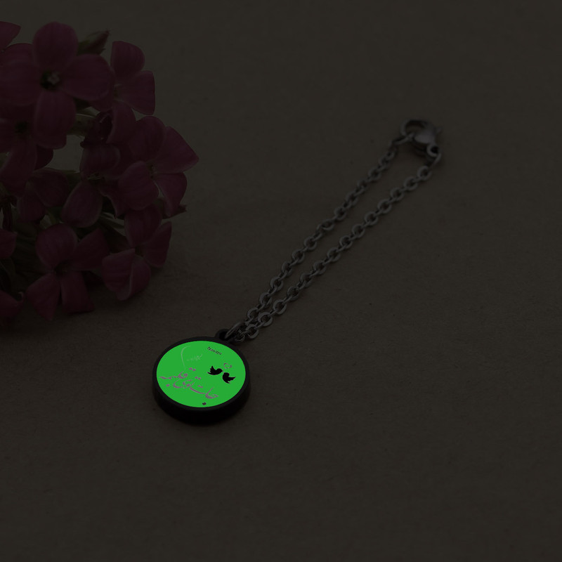 آویز ساعت زنانه ناکسیگو مدل شب تاب طرح جات توی قلبمه کد AW8801