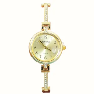 ساعت مچی عقربه ای زنانه مدل دستبندی نگین دار کد 7