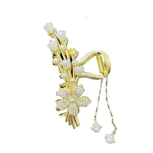 کلیپس مو زنانه مدل دسته گل آویزدار