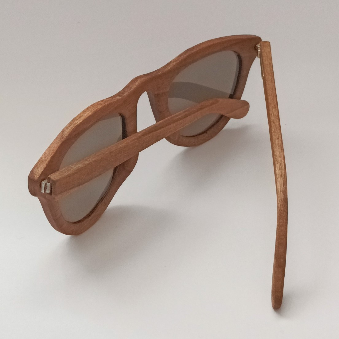 عینک آفتابی مدل چوبی طرح نیکی