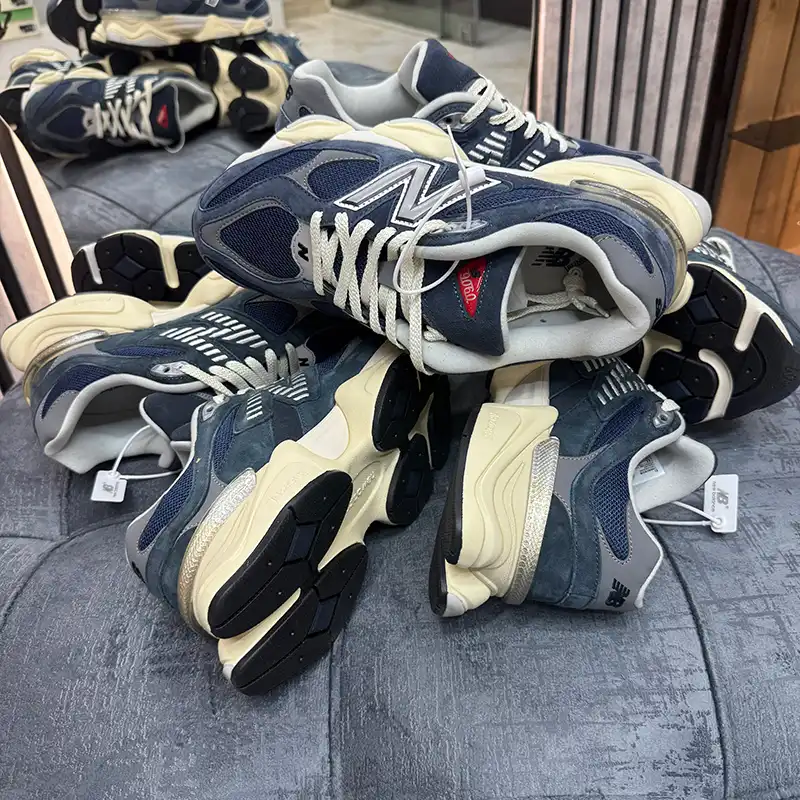 کفش پیاده روی مدل 9060