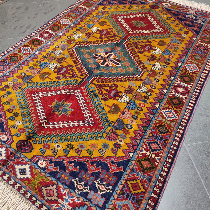 فرش دستبافت یک و نیم متری طرح لوزی کد AA476