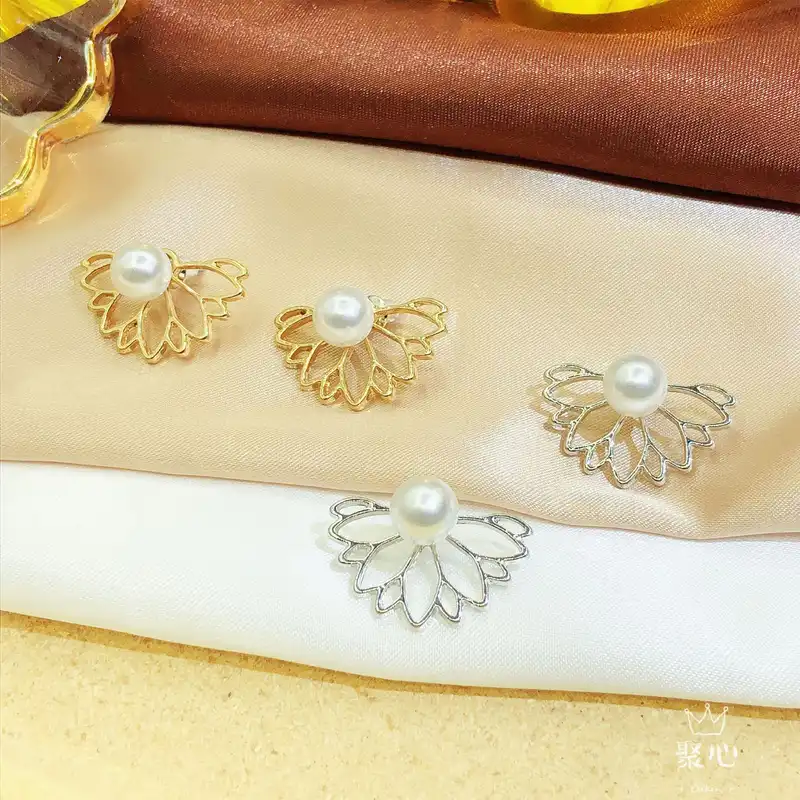 گوشواره زنانه مدل نیمه گل مرواریدی کد 00703