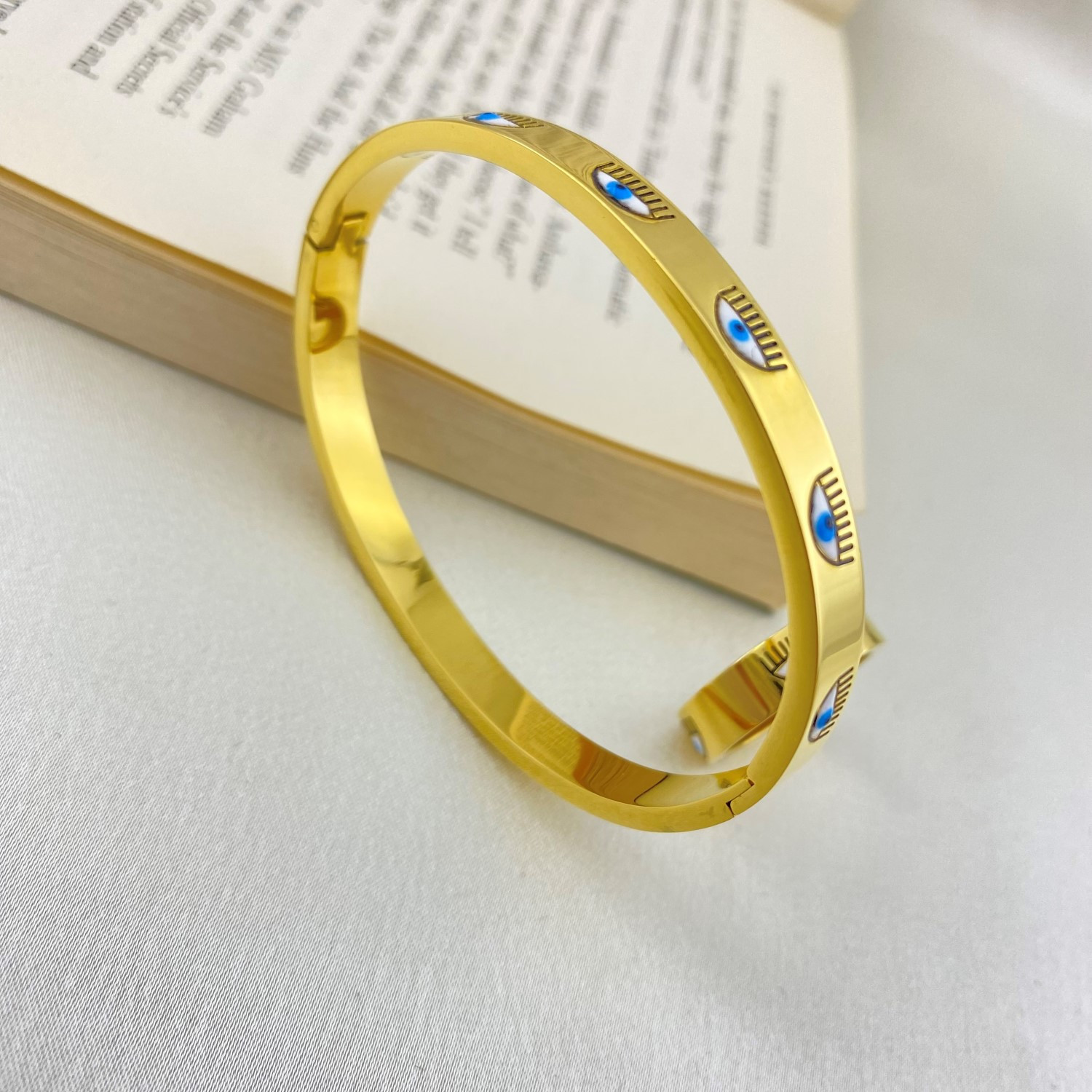 نیم ست زنانه مدل چشم کیارا کد M4094