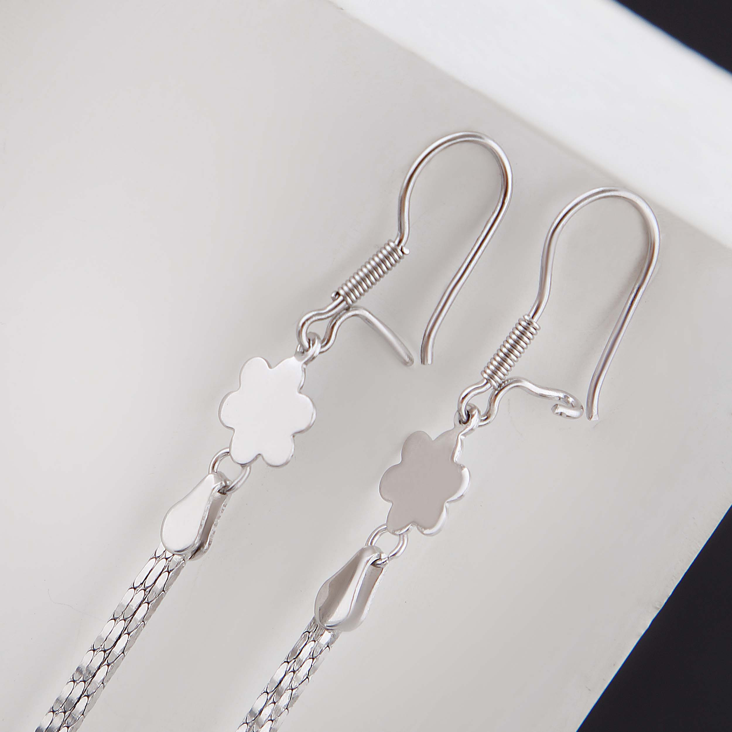 گوشواره نقره زنانه بازرگانی میلادی مدل آبکاری رادیوم کد GZN_367