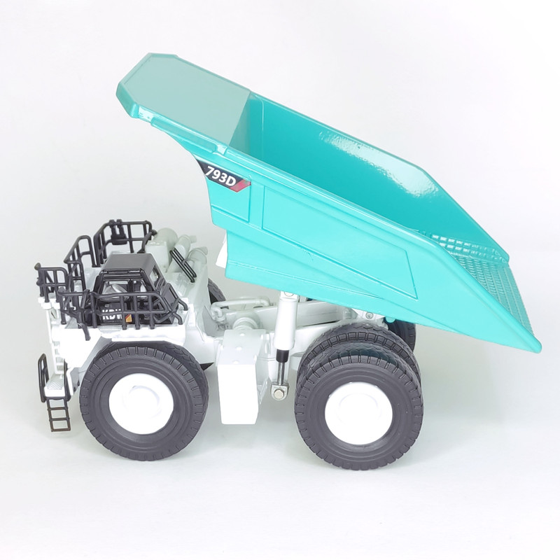 ماشین بازی کا دی دبلیو مدل Dump Truck