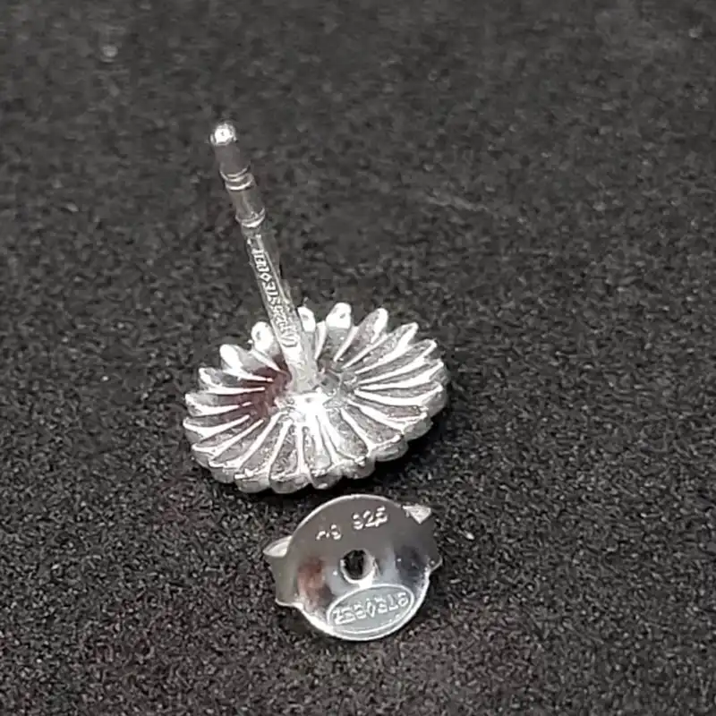 گوشواره نقره زنانه آی ام مدل گل بابونه