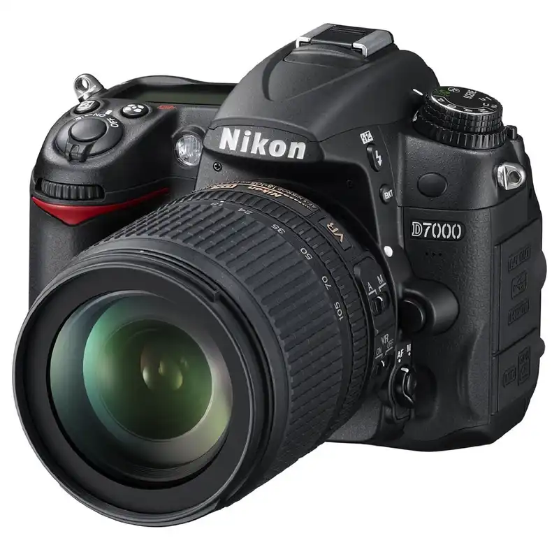 دوربین دیجیتال نیکون مدل D7000 به همراه لنز 18-105