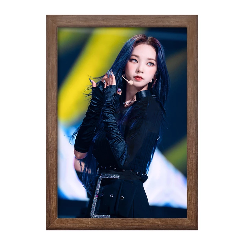 تابلو خندالو طرح کارینا گروه گروه آسپا Aespa  کد 19716