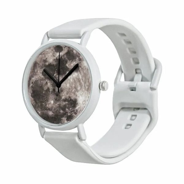 ساعت مچی عقربه‌ای کوارتز مدل ماه