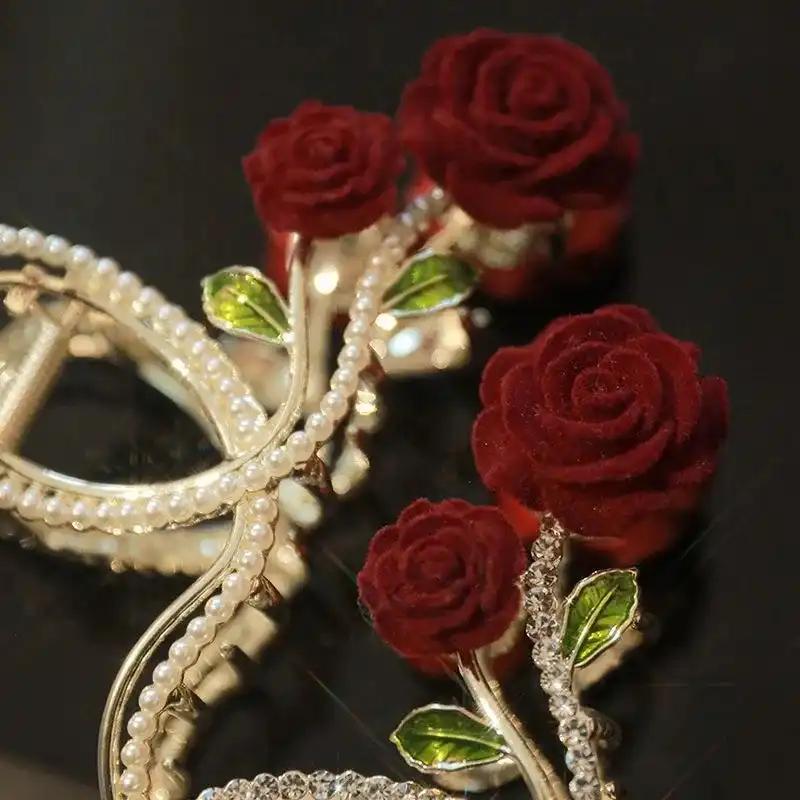 کلیپس مو زنانه مدل فلزی طرح رز مخملی نگینی