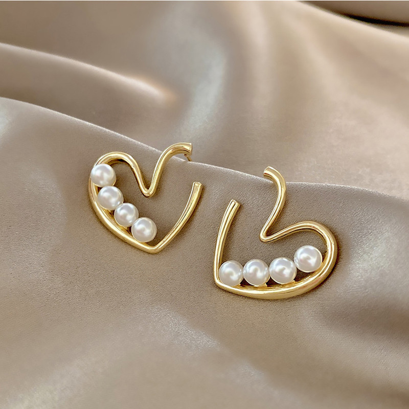 گوشواره زنانه مدل قلب کد 00701 گوشواره زنانه مدل قلب کد 00701