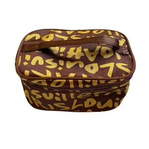 کیف لوازم ارایش زنانه کد ۰۵۵