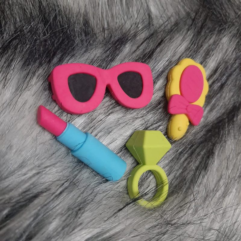 پاک کن مدل فانتزی طرح عینک و رژ و انگشتر و آینه مجموعه 4 عددی