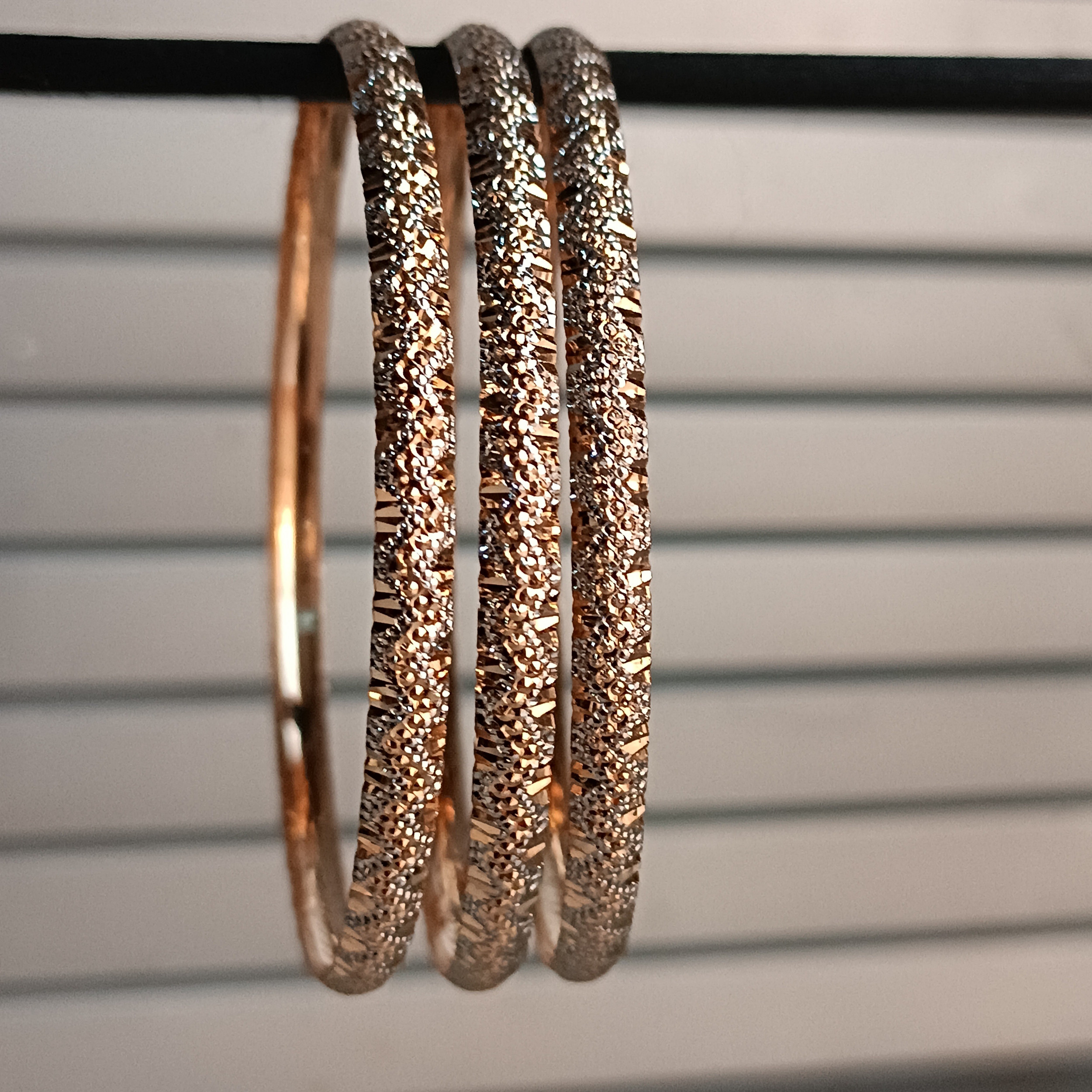 النگو طلا 18 عیار زنانه مدل تراش کد T197s2 بسته 3 عددی النگو طلا 18 عیار زنانه مدل تراش کد T197s2 بسته 3 عددی