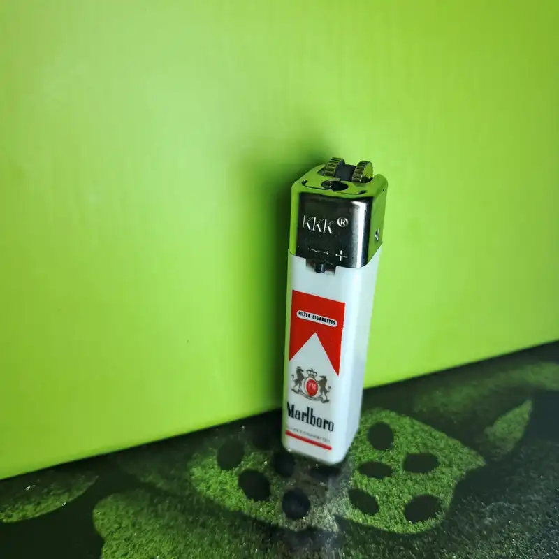 فندک کی کی کی مدل سنگی marlboro