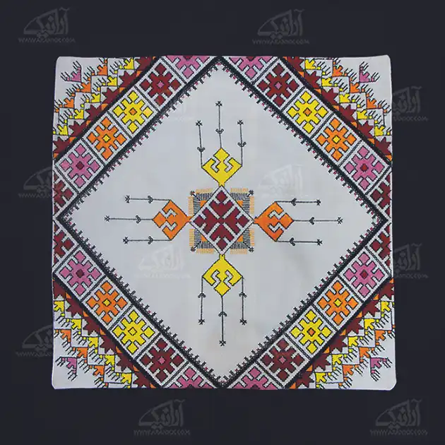 کوسن سوزن دوزی‏  ‏‏سفید‏ طرح ‏بلوچ‏ مدل 1419800007