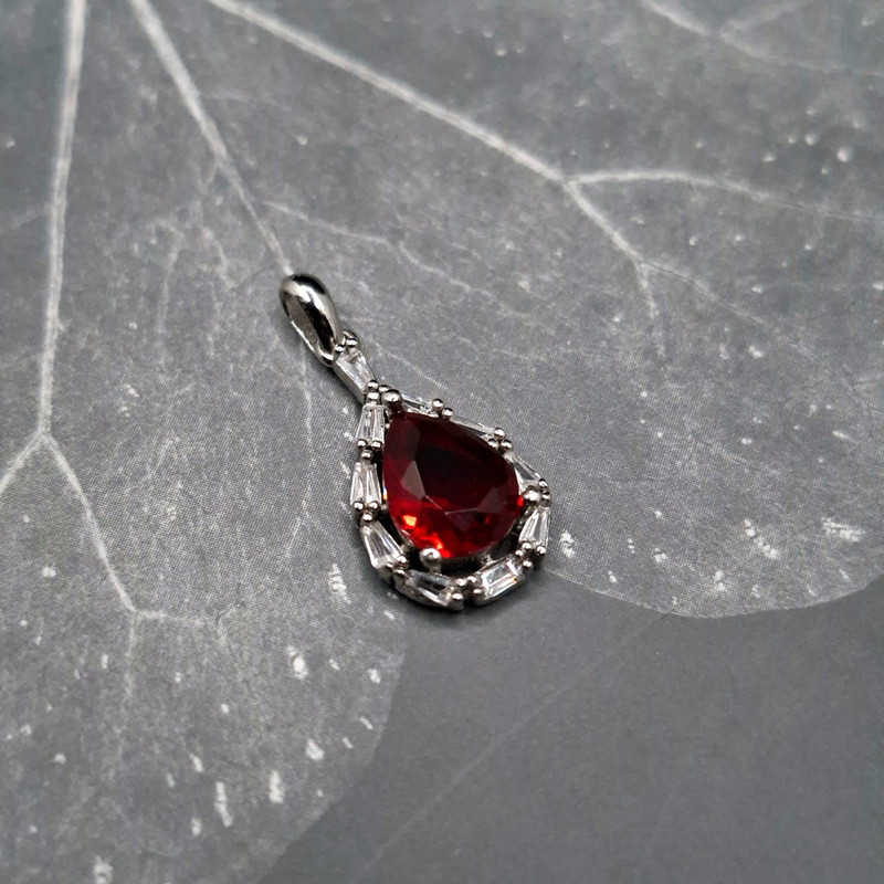 گردنبند نقره زنانه مدل اشکی طرح یاقوت